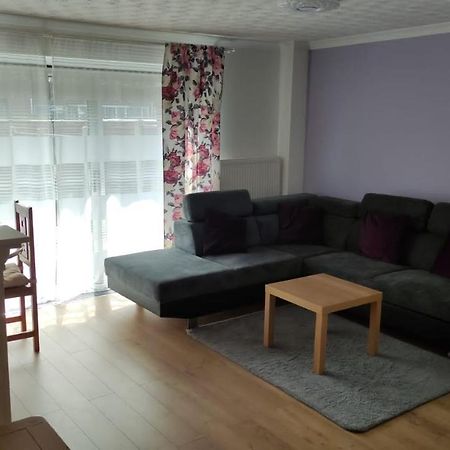 3 Bed House In Walsall, Perfect For Contractors & Leisure & Free Parking Экстерьер фото