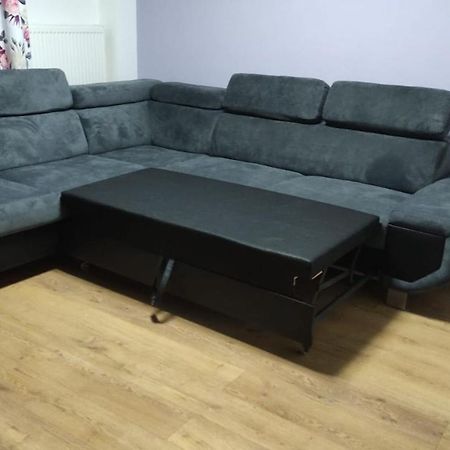 3 Bed House In Walsall, Perfect For Contractors & Leisure & Free Parking Экстерьер фото