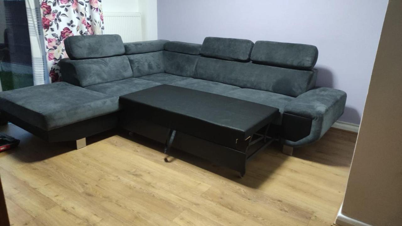 3 Bed House In Walsall, Perfect For Contractors & Leisure & Free Parking Экстерьер фото